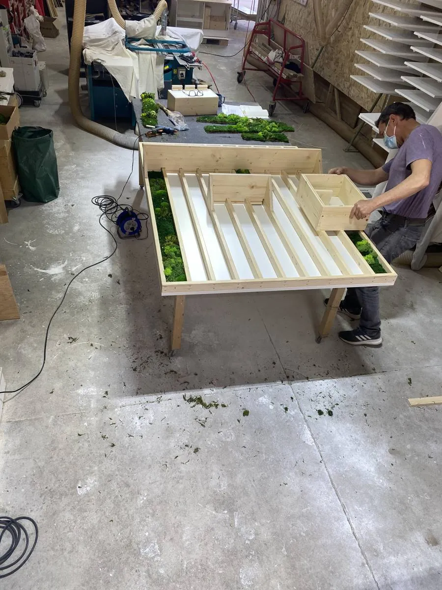 Agencement de vitrine pour la décoration de la boutique CBD à Marseille — vue 2