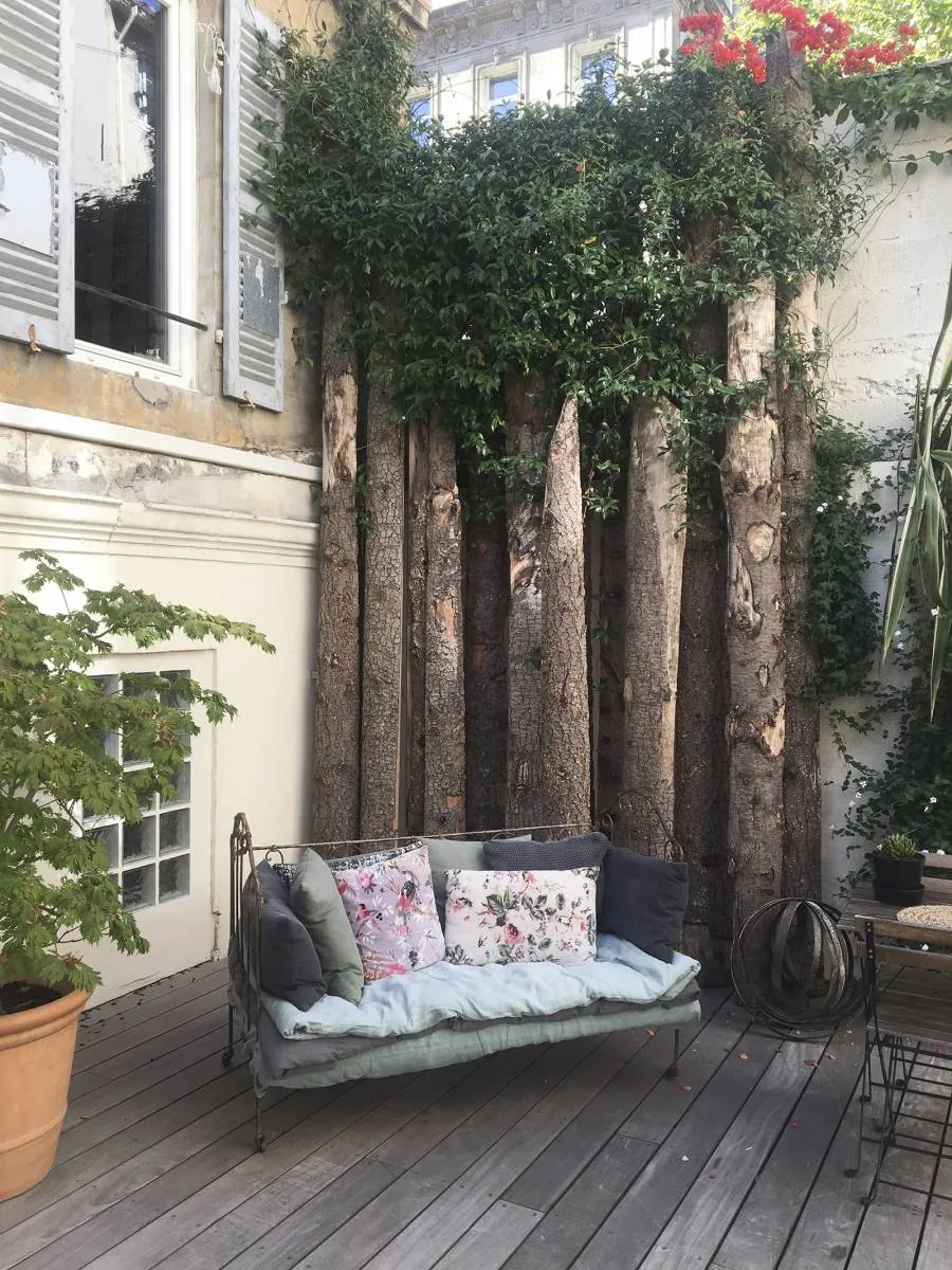 Aménagement de la terrasse et du patio avec un décor végétal