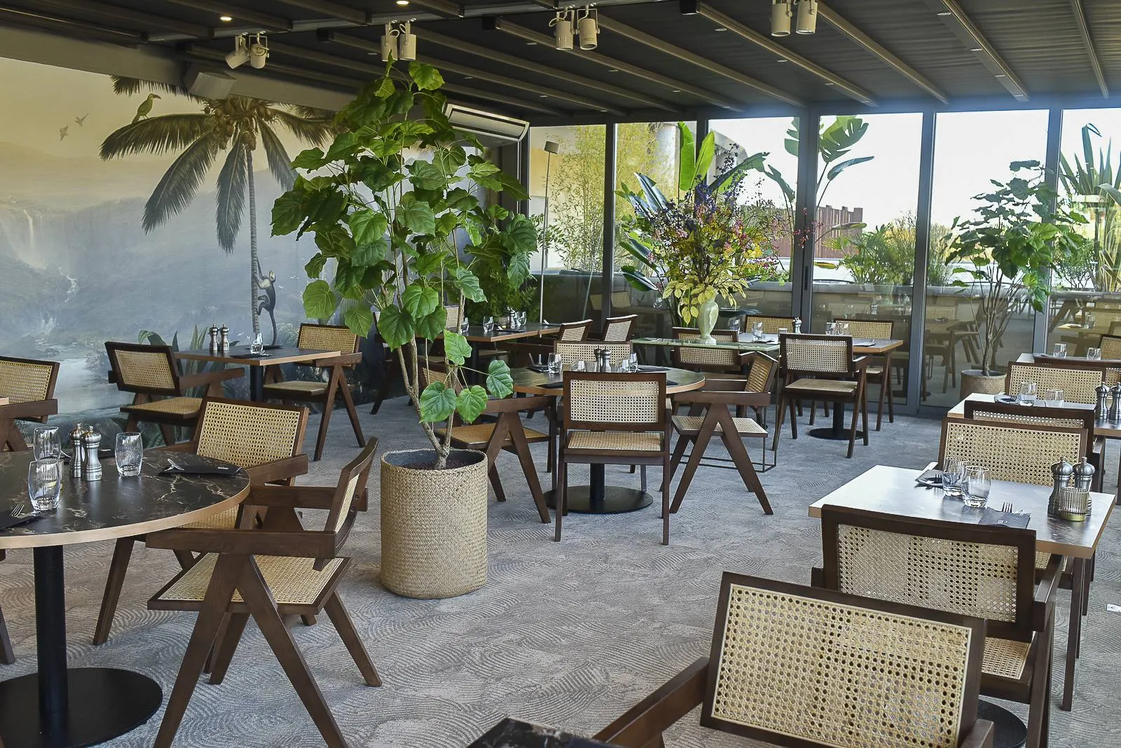 Aménagement en décoration d’intérieure restaurant Le Parc la Ciotat — vue 2