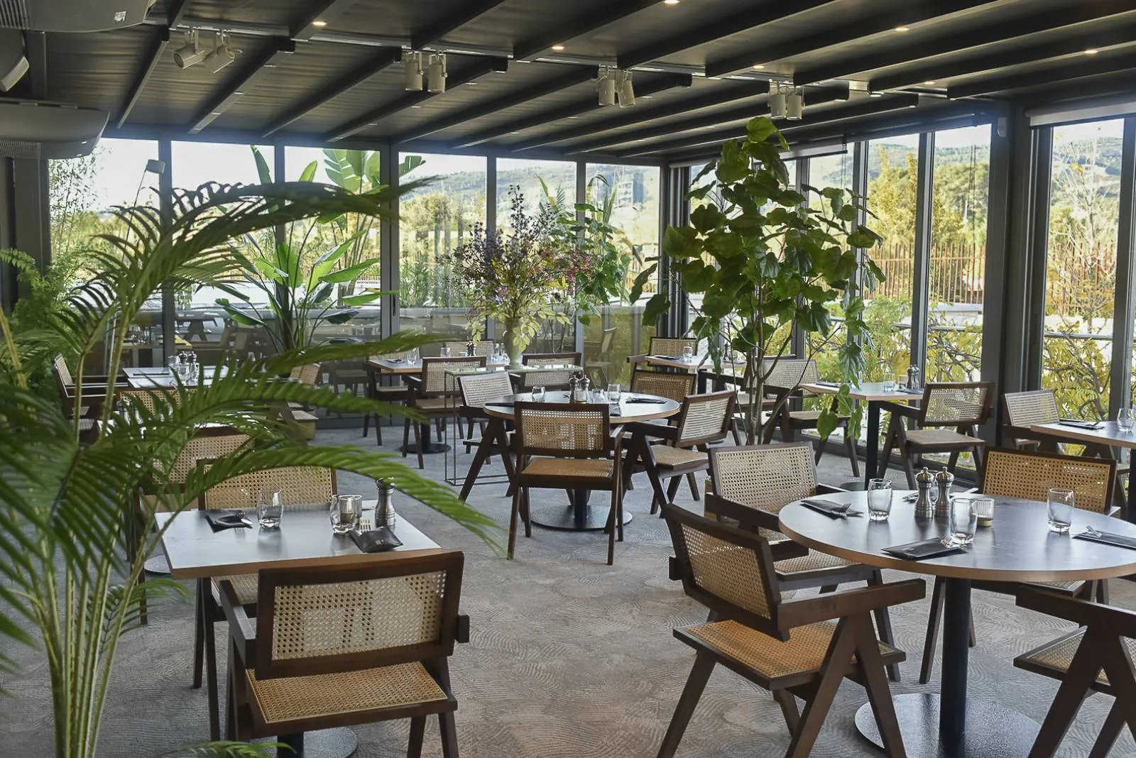 Aménagement en décoration d’intérieure restaurant Le Parc la Ciotat — vue 4