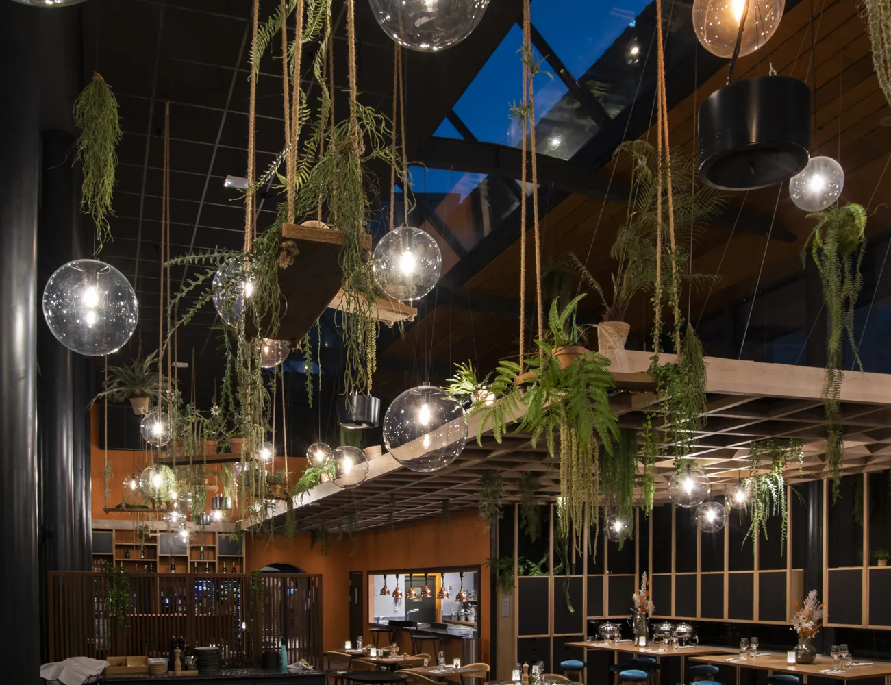 Décoration végétale de l’hôtel Aquabella à Aix en Provence restaurant groupe Partouche proche de Marseille - L’art végétal au service de vos espaces intérieurs et extérieurs — vue 8
