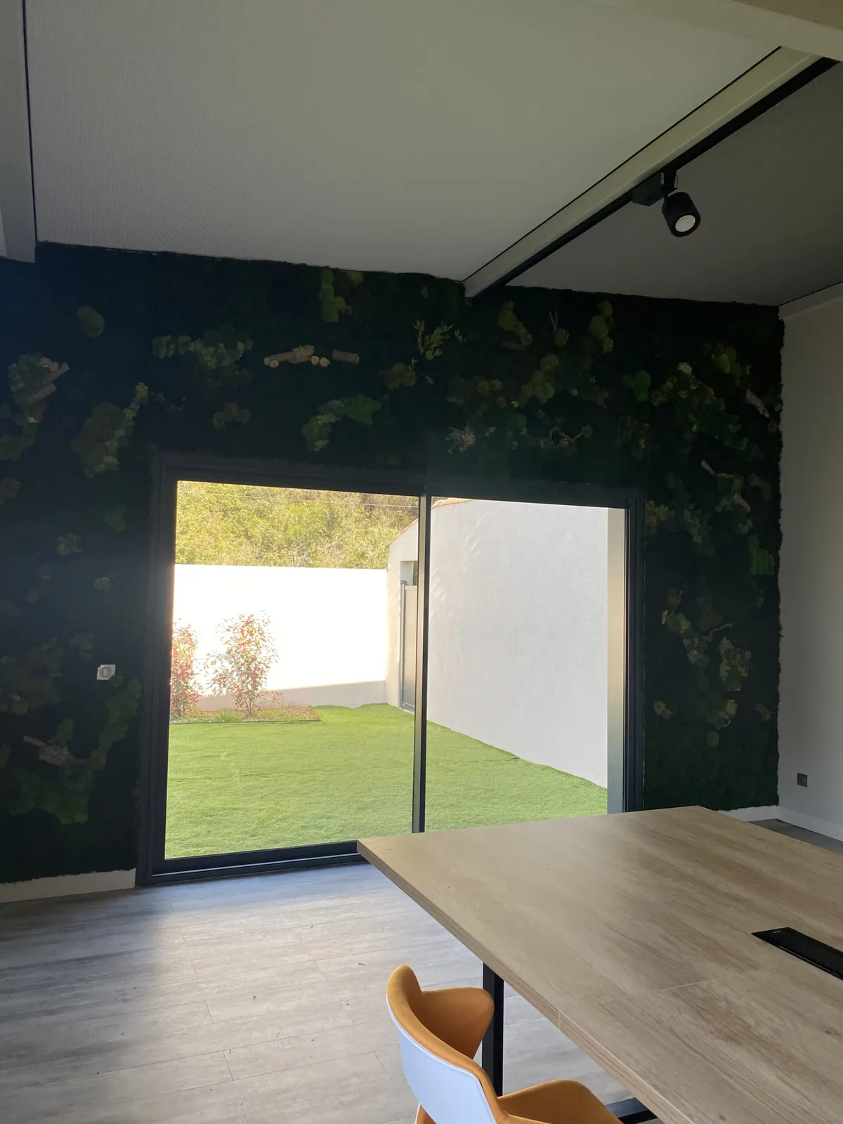 Création d’un mur végétal acoustique en végétaux stabilisés — vue 7