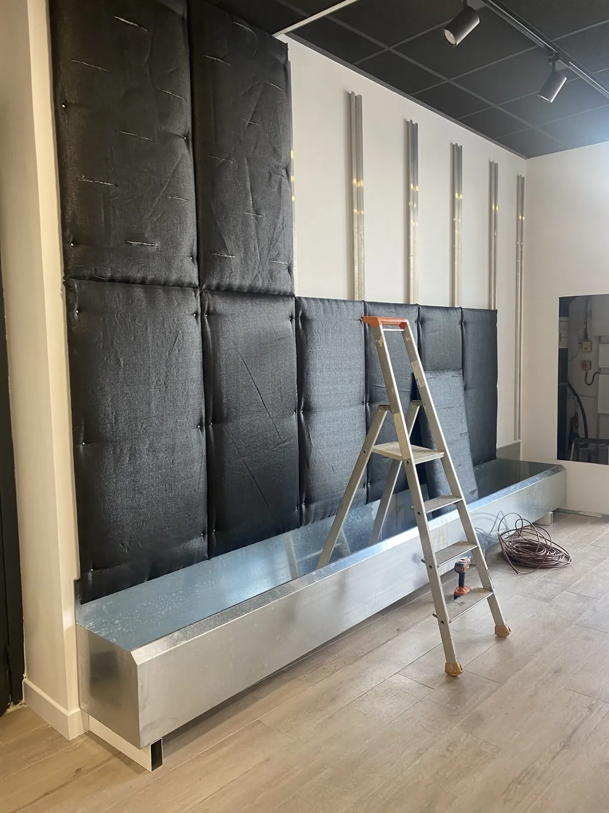 Création d’un mur végétal intérieur entreprise yves Calvo à la Ciotat — vue 5