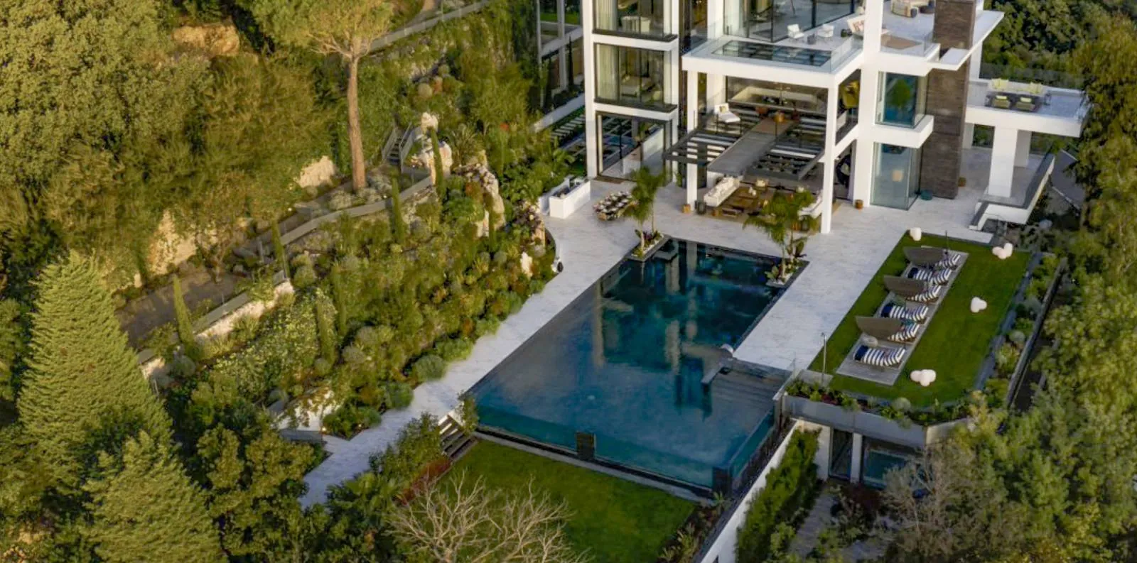 Création d’un jardin vertical pour VILLA ODAYA Cannes croix des gardes — vue 2