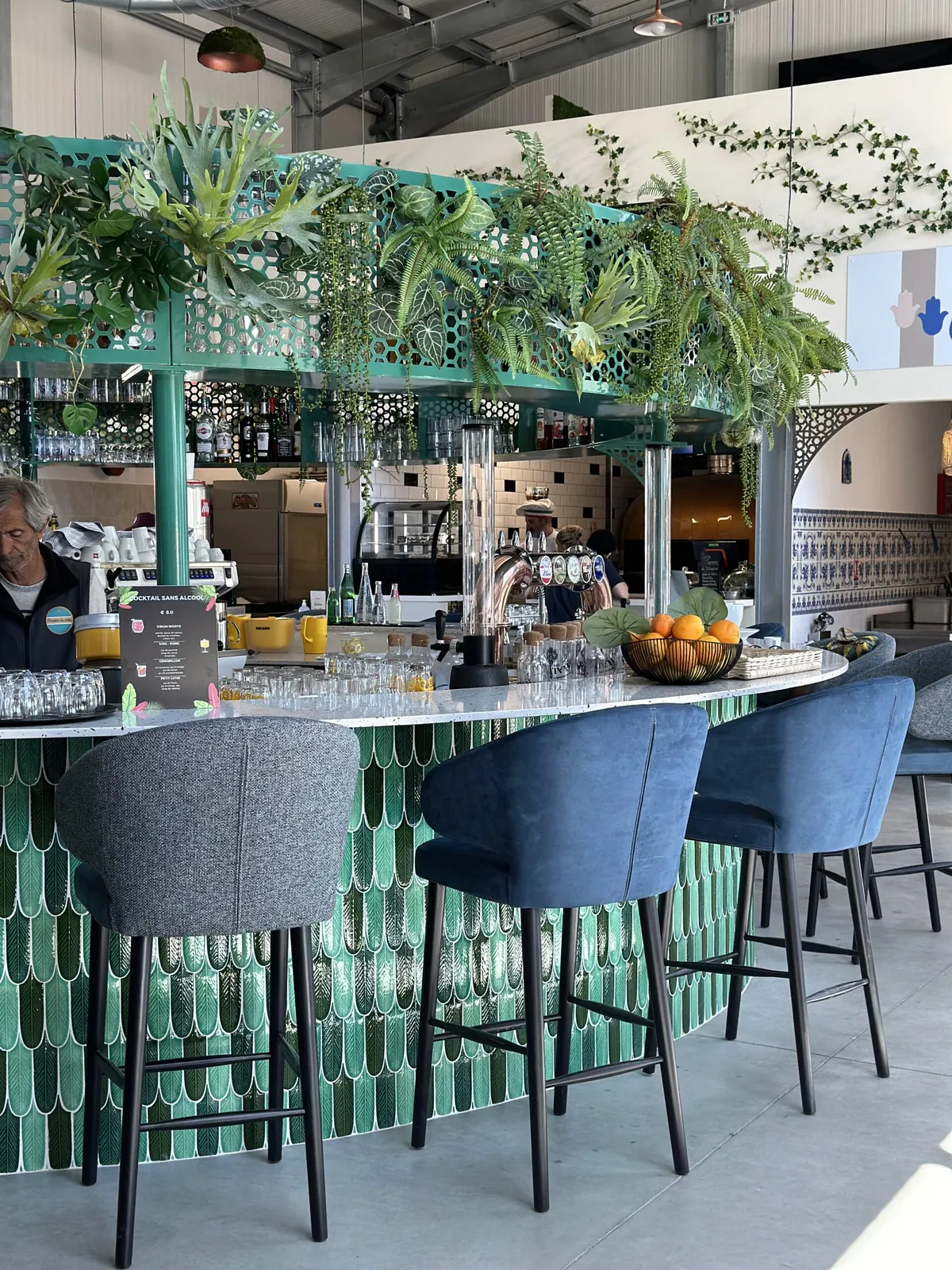 Les halles des sybilles de la première pierre à le décoration histoire d’une construction — vue 2