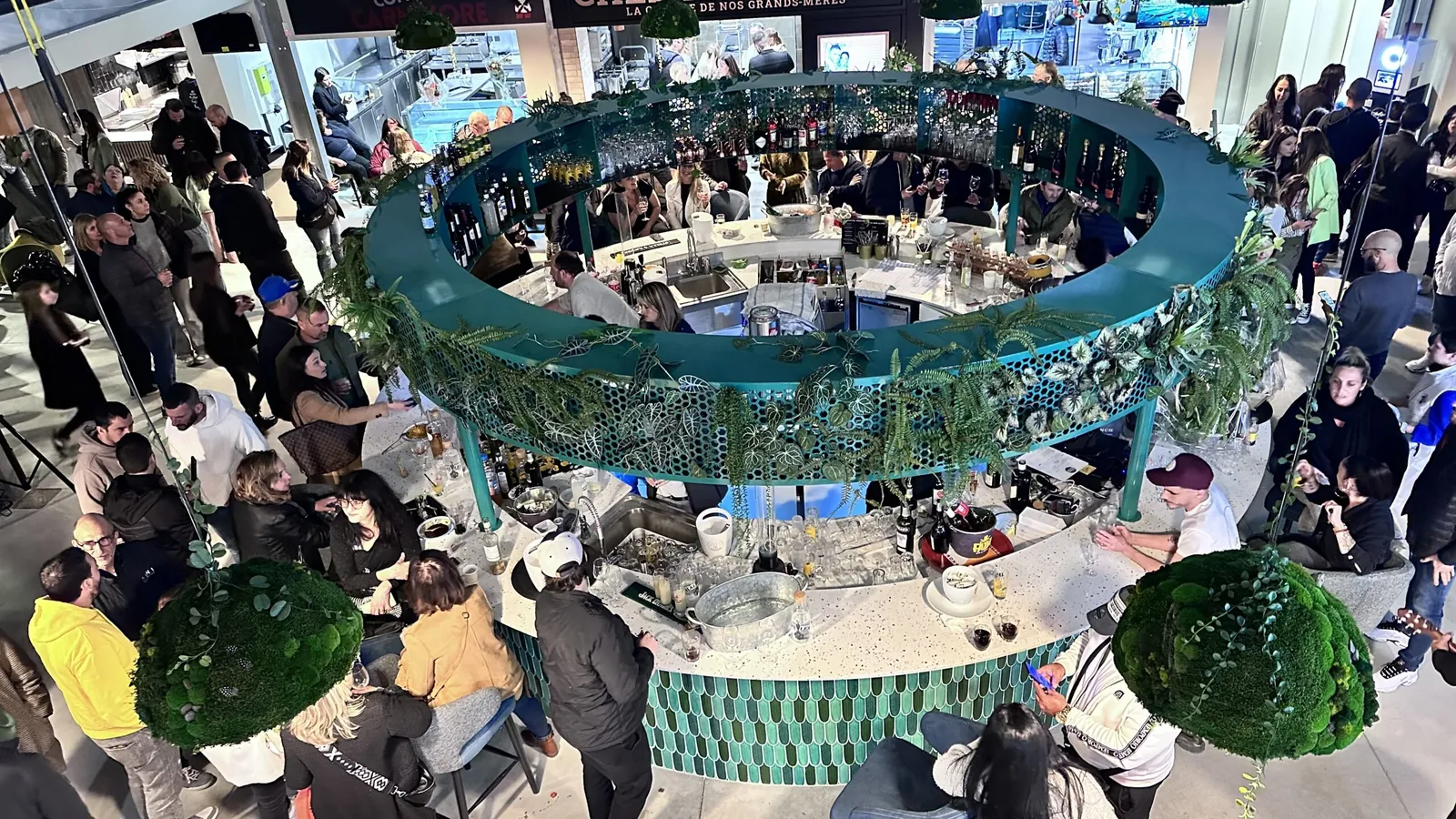 Les halles des sybilles de la première pierre à le décoration histoire d’une construction — vue 4