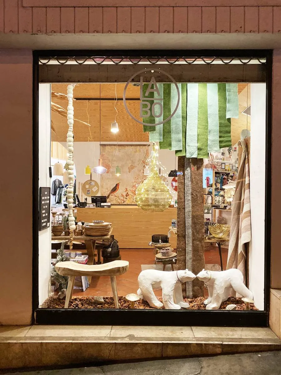 Scénographie intérieure pour la vitrine LABO à Marseille dans les Bouches du Rhône