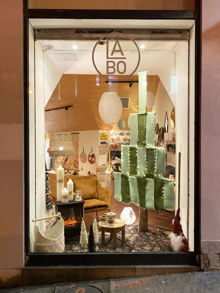 Scénographie intérieure pour la vitrine LABO à Marseille dans les Bouches du Rhône — vue 2