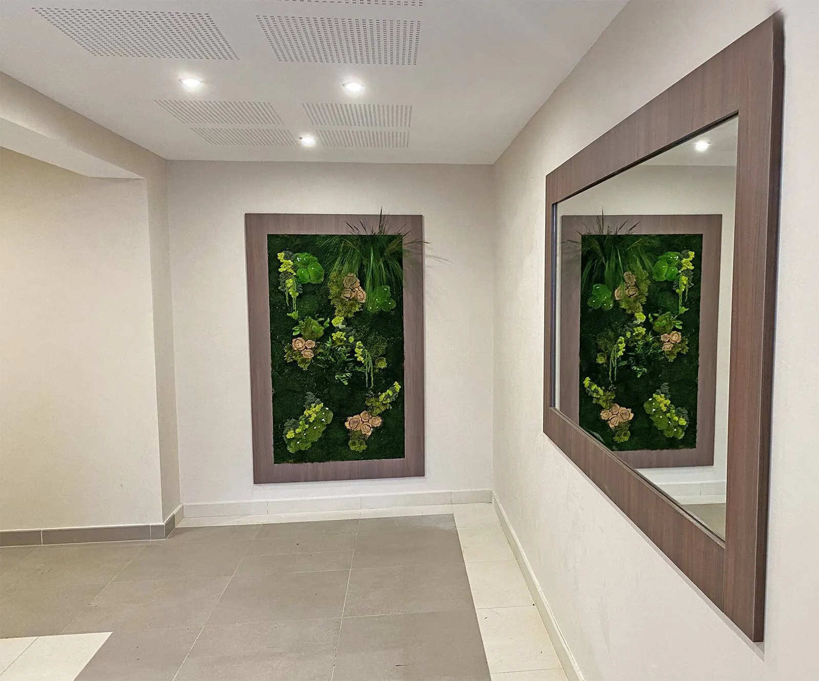 Tableau végétal en plantes stabilisées pour la décoration d’hall d’immeuble Kauffman and broad à Aix en Provence – Provence Alpes Cote d’Azur - L’art végétal au service de vos espaces intérieurs et extérieurs — vue 2